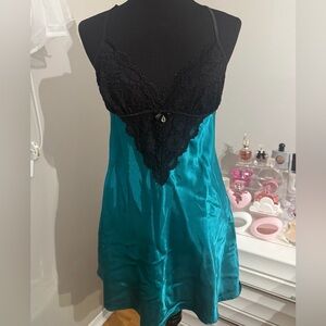 LA VIE EN ROSE Black and Teal Lace Slip Dress | SIZE M